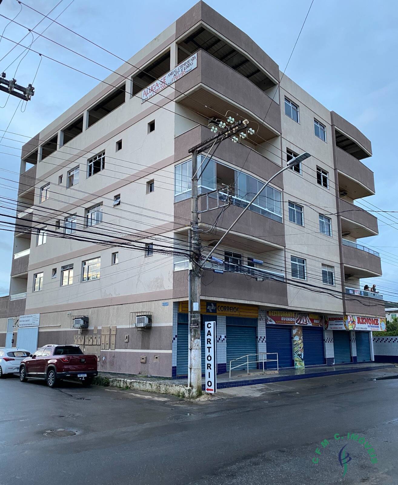 Prédio Comercial e Residencial.
