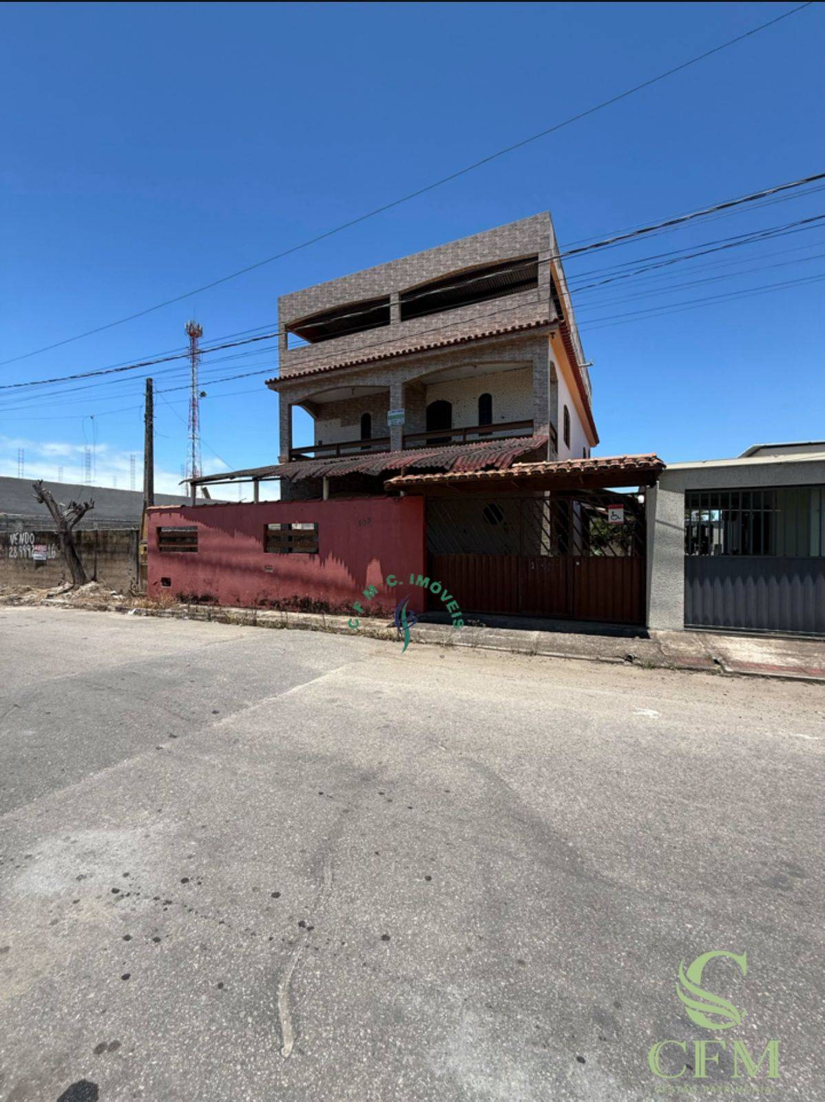 CASA DE 3 PAVIMENTOS